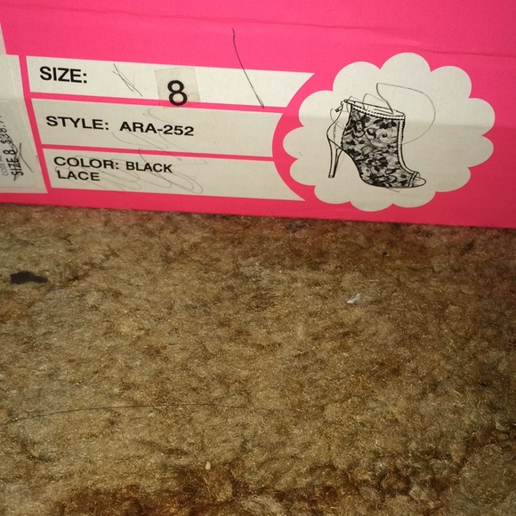 Black lace heels - Picture 3 of 4